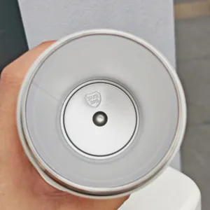 Dettaglio interno della tazza termica in acciaio inossidabile con marchio SUS 316.