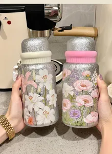 Grande thermos in acciaio inossidabile glitterato con elegante design floreale raffinato.