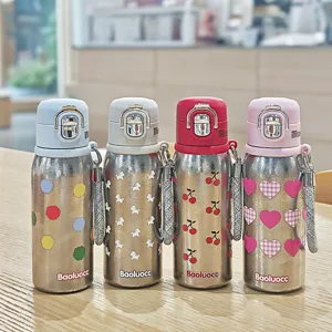 Bouteille isotherme portable en titane, tasse thermos legere pour les femmes usage quotidien.