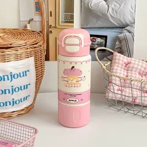Rosa isolierte Wasserflasche mit süßem Apfel-Cartoon-Design, tragbarer Becher für den Alltag.