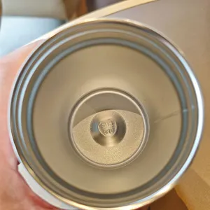 Edelstahl Becher Innenansicht zur Darstellung der hochwertigen 316 Materialqualitaet.