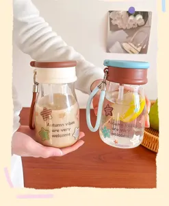 Tragbarer Glas Trinkhalm Becher mit Sternen und Silikon Deckel, ästhetische Wasser Tasse für Alltag.