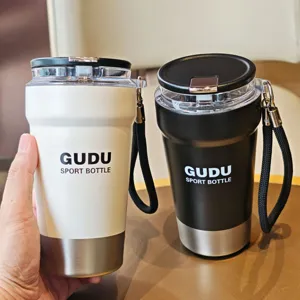 Edelstahl isolierte Sportflasche mit Deckel und Trageband für Outdoor und Reisen.