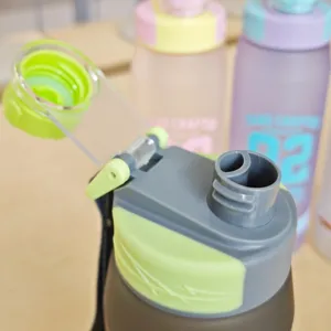 Frosted sports plastic water bottle, large capacity portable straw cup for outdoor and students.
