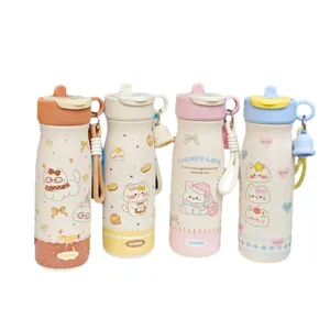 Bottiglia d'acqua isolata gatto simpatico cartone animato tazza con cannuccia carina