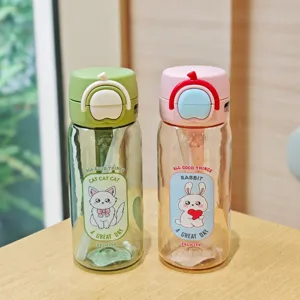 Cartoon Tier Kinder Trinkflasche mit Strohhalm und Sprungdeckel, tragbarer Kunststoffbecher.