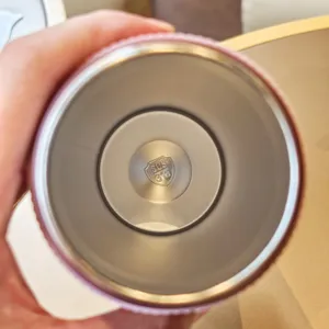 Vista dettagliata dell'interno del thermos in acciaio con rivestimento di qualità 316.