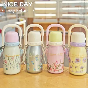 Edelstahl Thermosflasche mit süßem Blumenmuster und tragbarem Griff für den täglichen Gebrauch.
