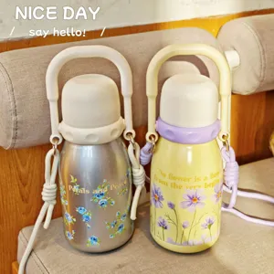Süße Edelstahl Vakuum isolierte Wasserflasche mit Griff und Blumenmuster Design.