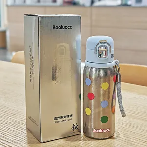Bouteille d'eau en titane élégante tasse isotherme sous vide gobelet portable de cadeau
