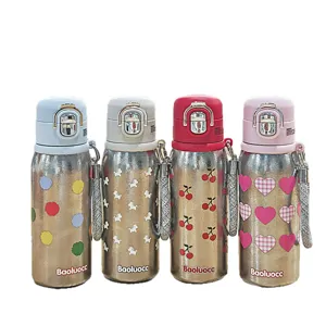 Bouteille isotherme portable élégante en titane avec motifs mignons et couvercle pratique.