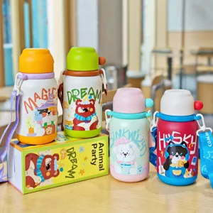Süße Edelstahl Kinder Vakuum Wasserflasche mit Tragegurt und Strohhalm für den Alltag.