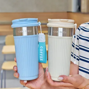 Moderner 316 Edelstahl Vakuumisolierter Kaffeebecher Vertikale Streifen Tragbarer Reisebecher Mit Doppeltrinkdeckel Gurt