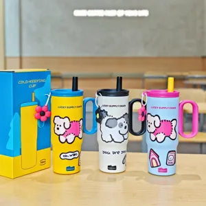 750ml Edelstahl Thermobecher mit Griff, Strohhalm und süßem Hundemotiv für kalte Getränke.