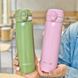 Botella de agua térmica de acero inoxidable portátil con tapa abatible y doble diseño de bebida.
