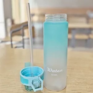 Detail view of a 650ml frosted plastic water bottle with straw and gradient blue color.