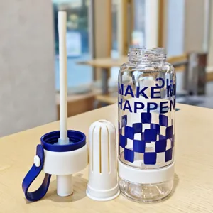 Bouteille d'eau de sport transparente en tritan avec paille, tasse portable pour le cyclisme en plein air.
