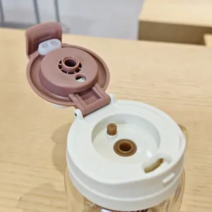 Detailed view of portable glass water bottle lid, heat resistant silicone seal design.