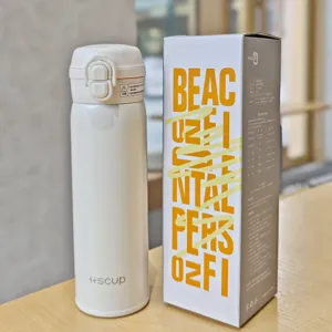 Botella de agua térmica portátil de acero inoxidable con doble bebida para uso diario y viajes.
