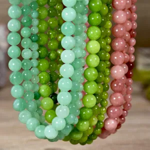 Collana di perle in pietra naturale colorata dettaglio, girocollo multistrato moda donna