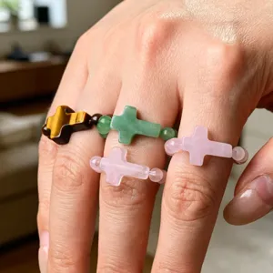 Natürlicher Stein Kreuz Kristall Ring elastische Perlen Finger Schmuck Damen Detailansicht