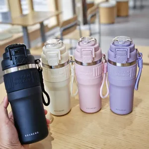 Detaillierte Nahaufnahme von Edelstahl Thermowasserflaschen in verschiedenen Farben.