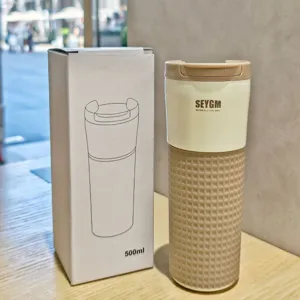 Stainless steel coffee mug with silicone sleeve, 500ml vacuum insulated cup detail.