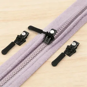 Kit di riparazione universale per cursore di chiusura lampo rimovibile per vestiti.