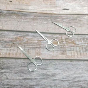 Ciseaux a sourcils en acier inoxydable, petits ciseaux de beaute a bout courbe fin.