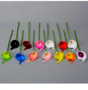 Kleurrijke kunstmatige PU mini calla lelies voor huwelijksfotografie en interieurdecoratie.