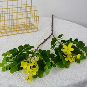 Branche de fleurs de cassia jaunes artificielles avec feuilles vertes pour la déco maison