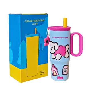 750ml edelstahl isolierbecher mit griff, trinkhalm und süßem motiv für kalte getränke im alltag.