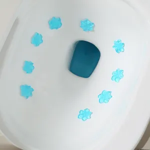 Gel nettoyant pour cuvette de WC, tampons floraux bleus pour la fraîcheur des toilettes.