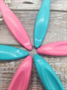 Manuelle Kopfmassagegeraet Spitzen Detailansicht, buntes Plastik Kopfrelaxing Tool.