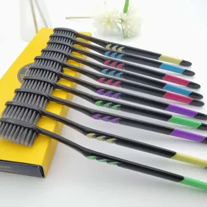 Lot de 10 brosses à dents charbon adulte, poils souples pour un nettoyage en profondeur.