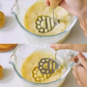 Schiacciapatate in Acciaio Inossidabile Design Zampa di Orso Strumento per Pureè di Alimenti per Bambini con Manico in Legno Utensile da Cucina