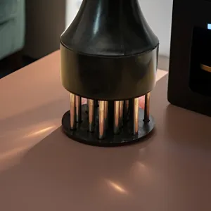 Appareil a tenderiser la viande en acier inoxydable avec des lames aiguisees pour steaks.