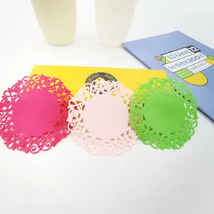 Set di sottobicchieri in silicone floreale cavo, tappetino resistente al calore decoro.