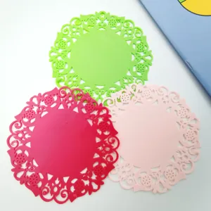 Tappetino isolante termico in silicone cavo di fiore creativo sottobicchiere bevanda.