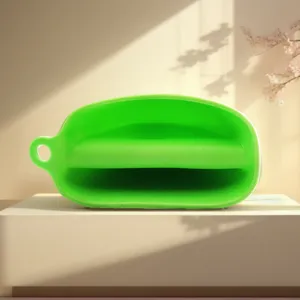 Green silicone heat insulation clip for kitchen, anti-scald microwave oven baking mitt.