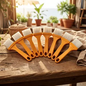 Set of plastic handled baking barbecue oil brushes with white bristles for kitchen cooking.