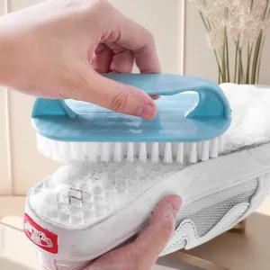 Plastik Waschbürste mit weichen Borsten und ergonomischem blauem Griff zur Schuhreinigung.