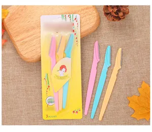 Set of 3 portable eyebrow razors with safety cover for precise grooming and shaping makeup.