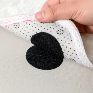 Autocollant antidérapant pour tapis, draps de lit et housses de canapé pratiques.