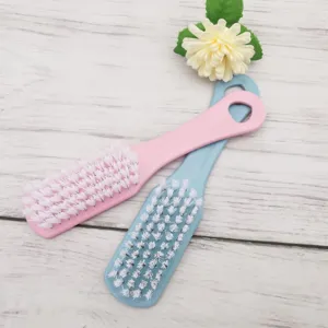 Cepillo de limpieza de plástico suave para zapatos y ropa, diseño útil, detalle.