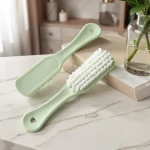 Cepillo de limpieza de zapatos de plástico con cerdas suaves para lavandería doméstica.