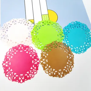 Sottobicchiere per Tazza d'Acqua Isolante in Silicone Cavo a Forma di Fiore Resistente al Calore Creativo Decorazione per Cucina di Casa