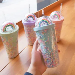 Süßer Pastell Regenbogen Doppelwand Kunststoff Strohhalm Becher mit bunten Perlen.