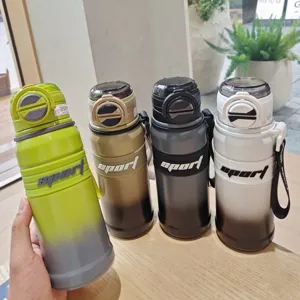 Detaillierte Ansicht der großen vakuumisolierten Sportflasche mit Farbverlauf-Design.