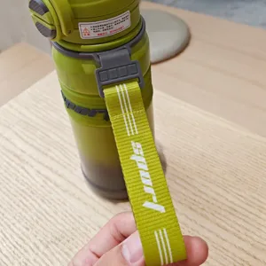Edelstahl Vakuum isolierte Trinkflasche mit Strohhalm und Trageriemen, gruen, Outdoor Sport.